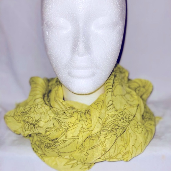 Echo Flower Scarf - Picture 4 of 7